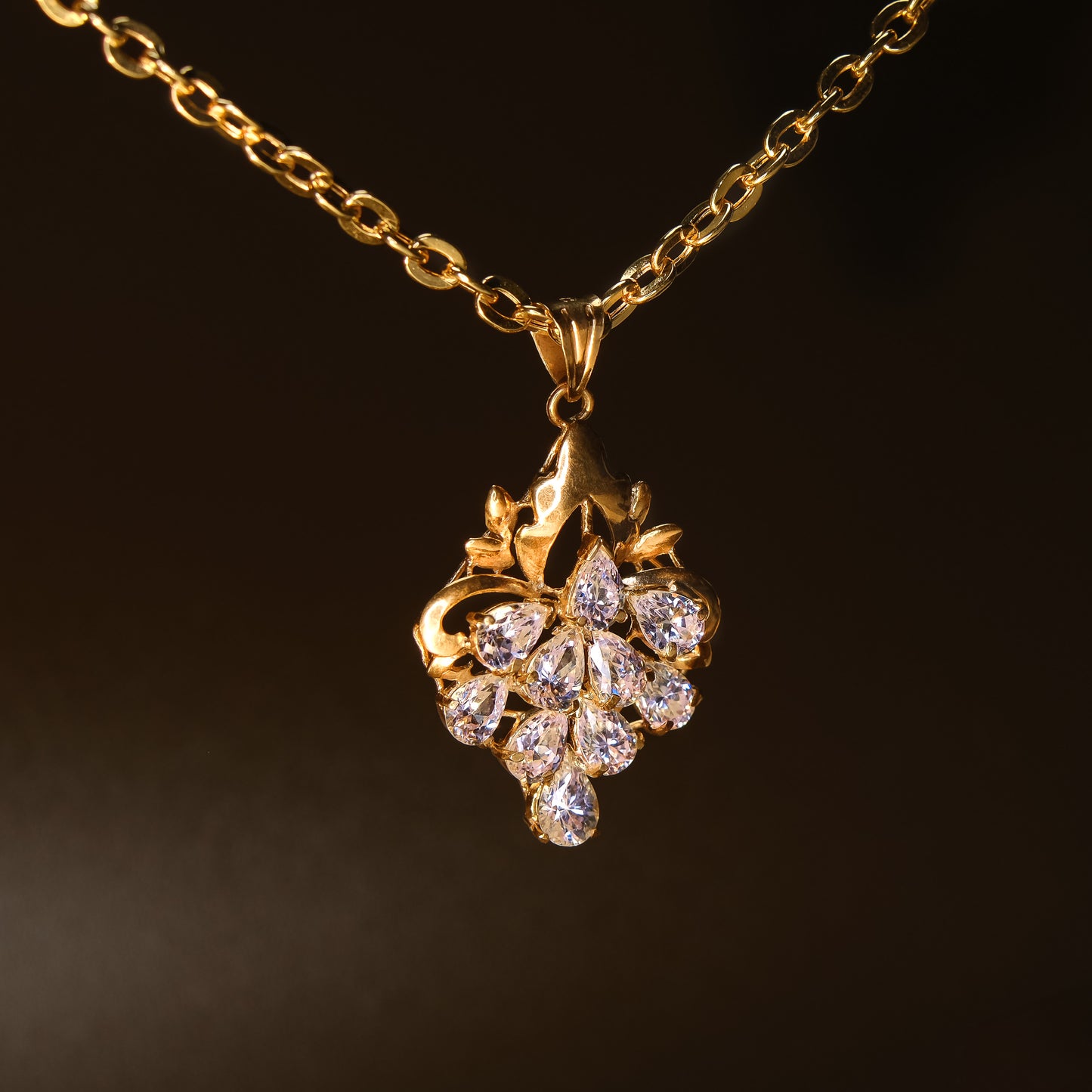 Cubic Zirconia pendant set in 18k
