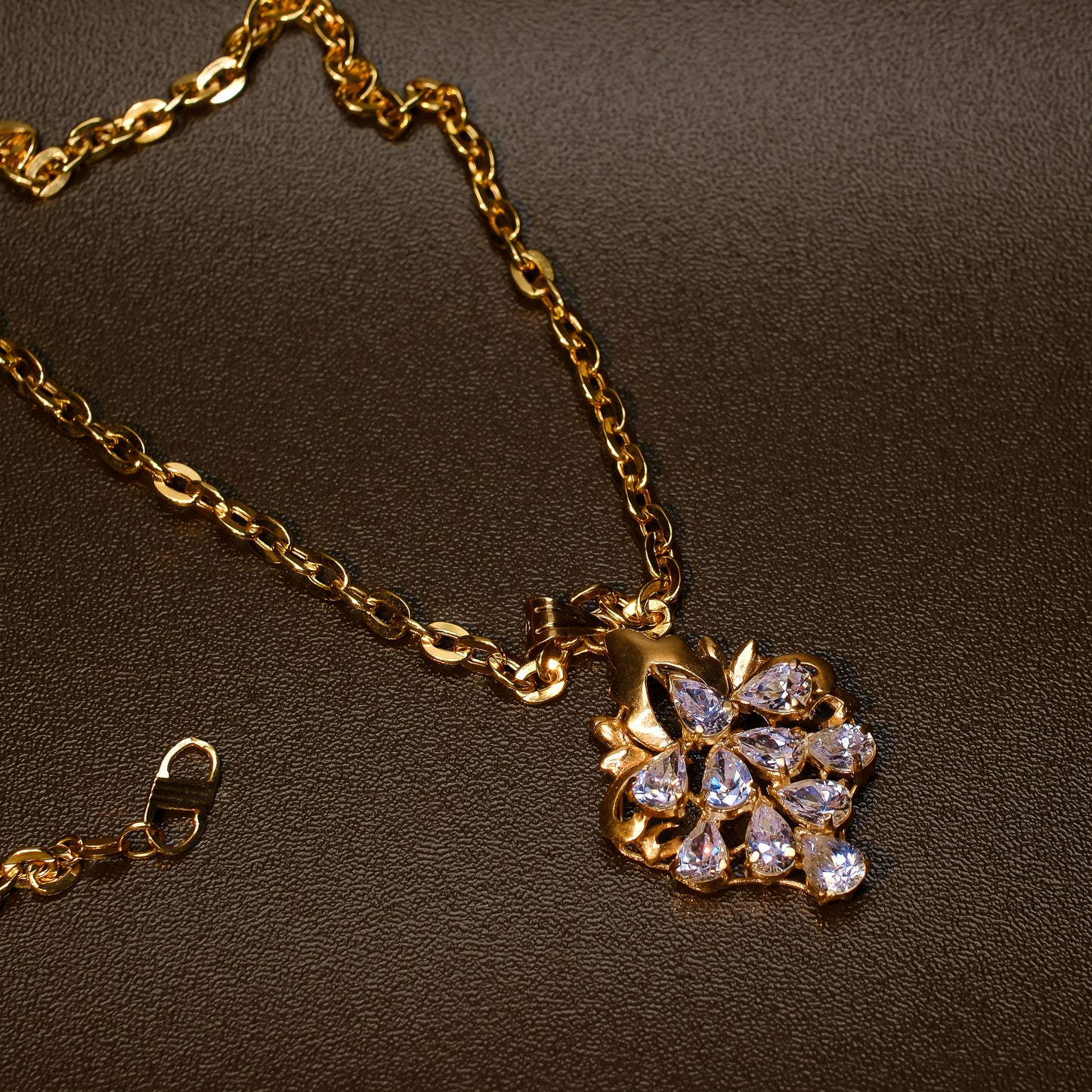 Cubic Zirconia pendant set in 18k
