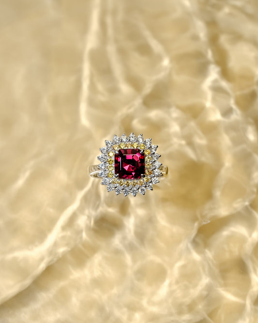 Ladies Ring with Rhodolite Garnet